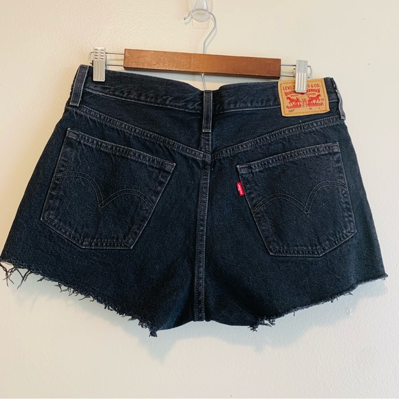 Levis 501 black denim cut off shorts size 29 - Picture 8 of 8
